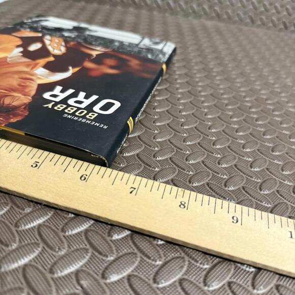 Canadian Gold 2002 Making Hockey History Book Collectible - Picture 4 of 5